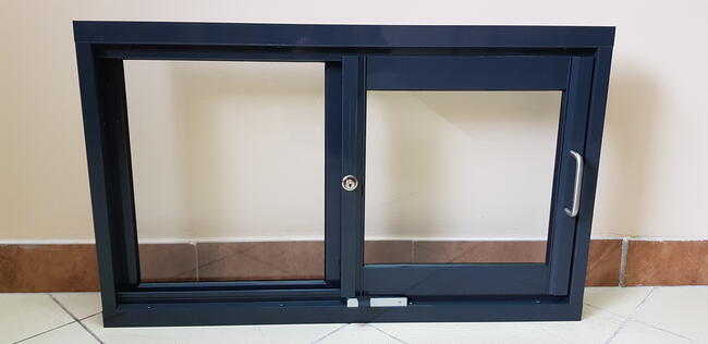 Okno podawcze przesuwane w bok do kuchni baru lokalu alu