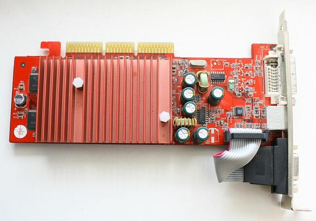 Karta grafiki na slot AGP 1,5/3,3 V DVI VGA