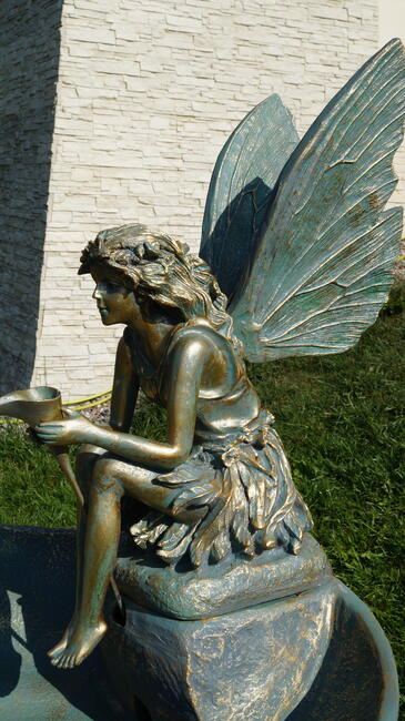 Fontanna ogrodowa Motyl strażnik ogrodu 80cm