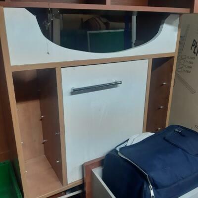 Umywalka, bateria elektroniczna , szafka pod umywalke, wisza