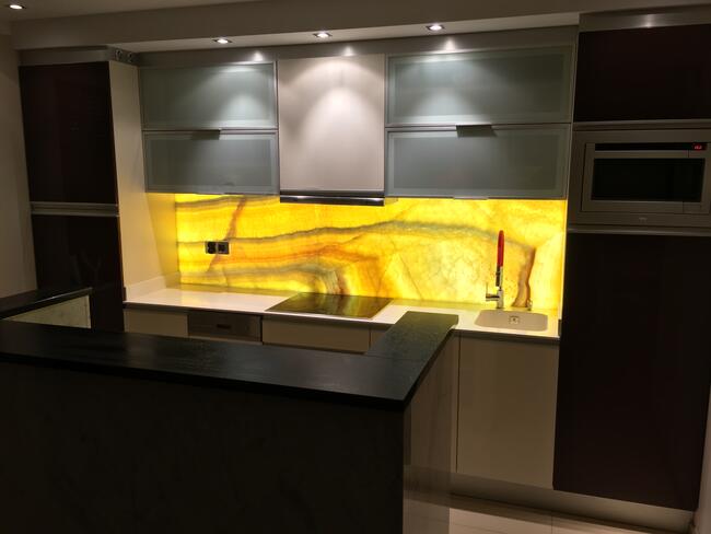 BLATY KUCHENNE i ŁAZIENKOWE z granitu, marmuru, konglomeratu