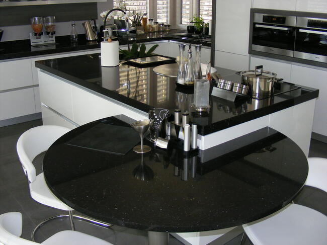 BLATY KUCHENNE i ŁAZIENKOWE z granitu, marmuru, konglomeratu