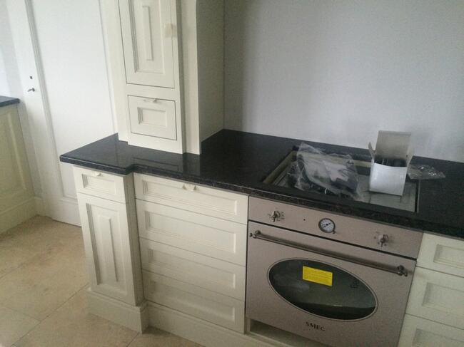 BLATY KUCHENNE i ŁAZIENKOWE z granitu, marmuru, konglomeratu