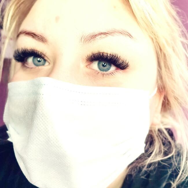 przedłużanie rzęs, paznokcie