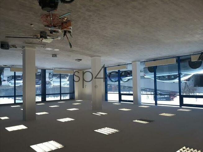 Samodzielny BUDYNEK z magazynem 1700 m2 - . Biura