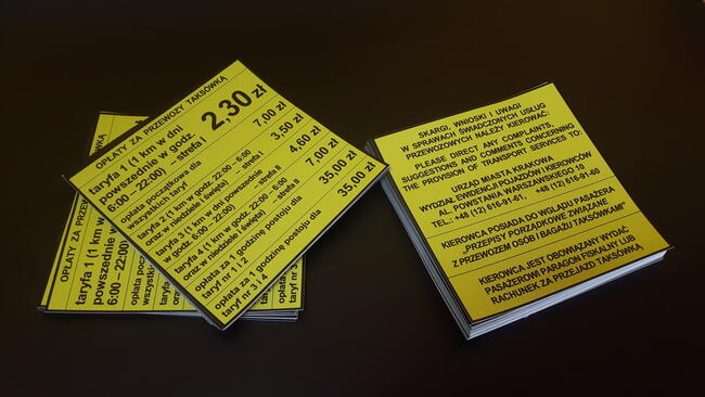 KOGUT taxi szpakówka gapa na magnesie biały żółty LED Kraków