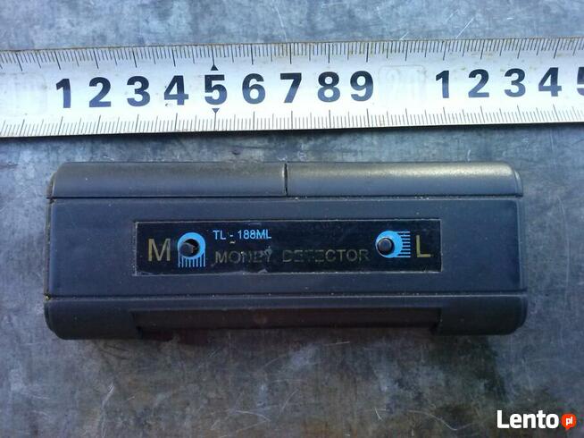 Tester banknotów, latarka, 15 zł.