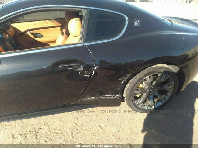 Maserati GranTurismo 2010, 4.7L, lekko uszkodzony bok