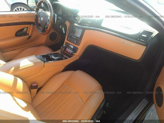 Maserati GranTurismo 2010, 4.7L, lekko uszkodzony bok