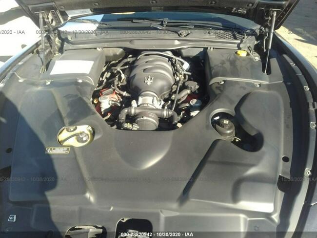 Maserati GranTurismo 2010, 4.7L, lekko uszkodzony bok