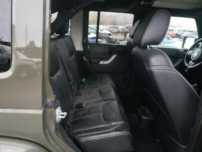 Jeep Wrangler 2016. 3.6L, 4x4, unlimited sahara, uszkodzony bok