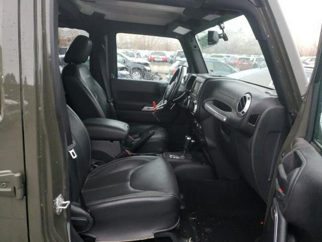Jeep Wrangler 2016. 3.6L, 4x4, unlimited sahara, uszkodzony bok