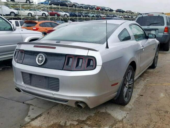 Ford Mustang 2013, 3.7L, manual, po gradobiciu