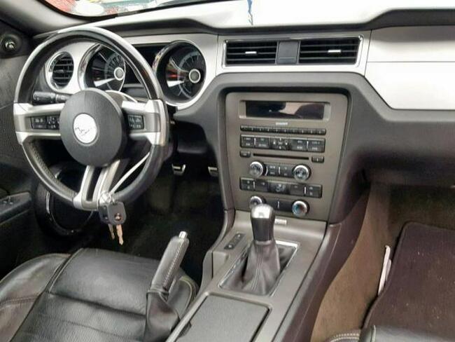 Ford Mustang 2013, 3.7L, manual, po gradobiciu