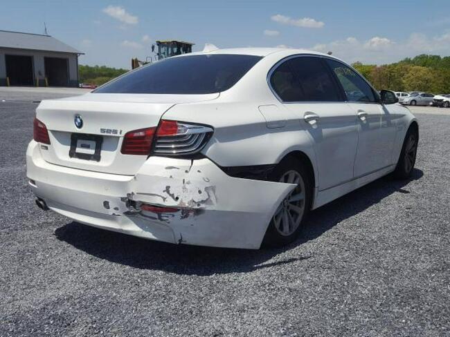 BMW 528 2016, 2.0L, lekko uszkodzony przód i tył