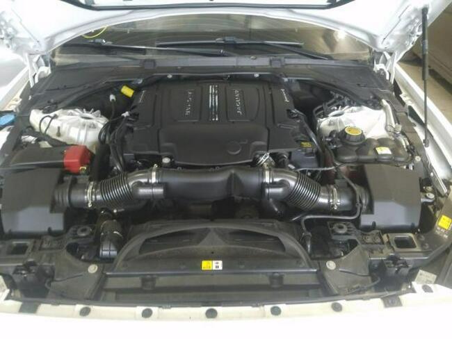 Jaguar XE 2017, 3.0L, Premium, 4x4, uszkodzony bok