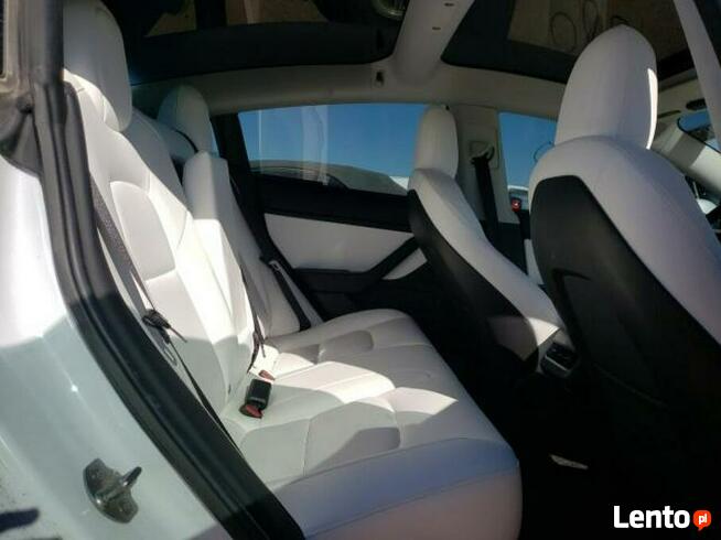 MODEL 3, 2019, lekko uszkodzony tył