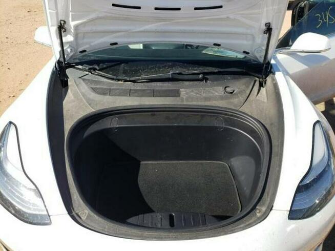 MODEL 3, 2019, lekko uszkodzony tył