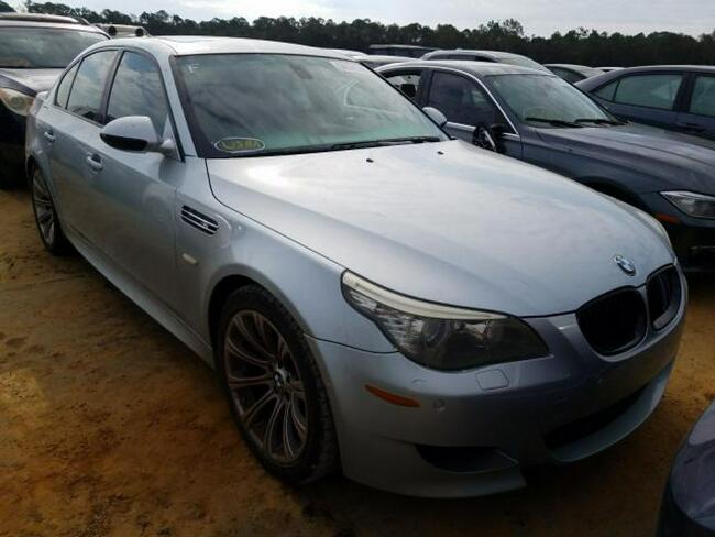 BMW M5 2010, 5.0L, porysowany lakier