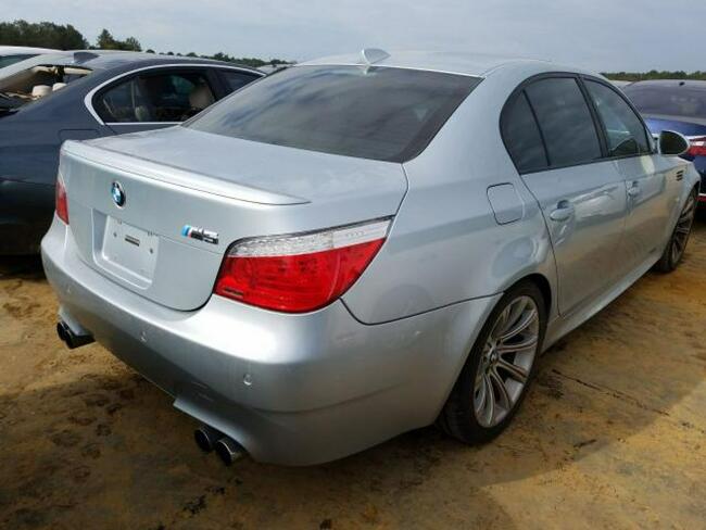 BMW M5 2010, 5.0L, porysowany lakier