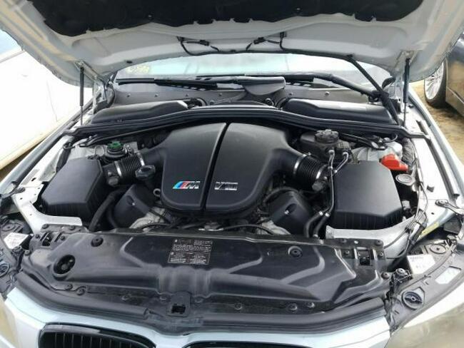BMW M5 2010, 5.0L, porysowany lakier