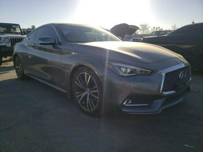 Infiniti Q60 2018, 3.0L, Luxe, porysowany lakier