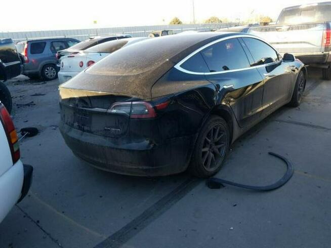 Tesla Model 3 2018, Long Range, 4x4 porysowany lakier