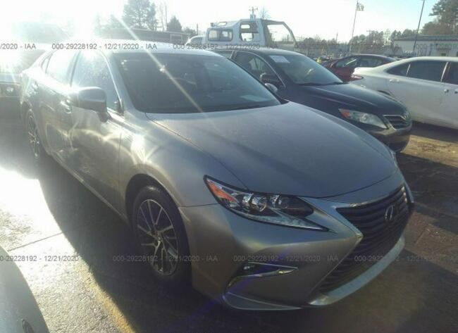 Lexus ES350 2018, 3.5L, lekko uszkodzony tył