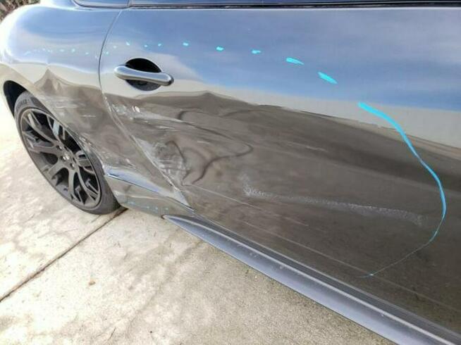 Maserati GranTurismo 2014, 4.7L, uszkodzony bok