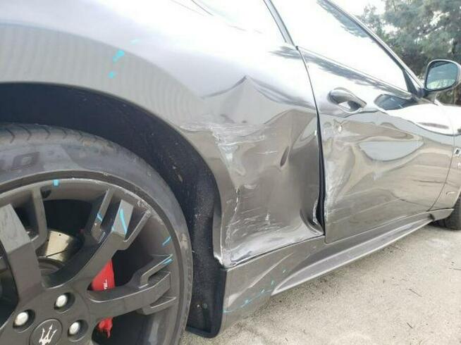 Maserati GranTurismo 2014, 4.7L, uszkodzony bok