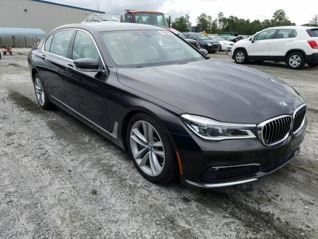 BMW 750 2017, 4.4L, 4x4, porysowany lakier