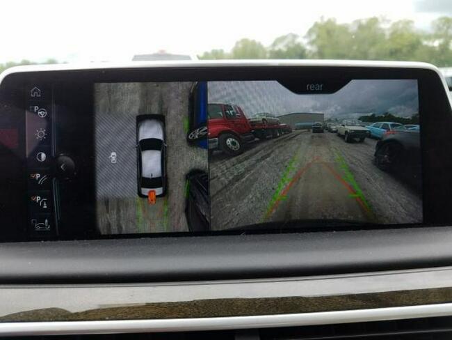 BMW 750 2017, 4.4L, 4x4, porysowany lakier