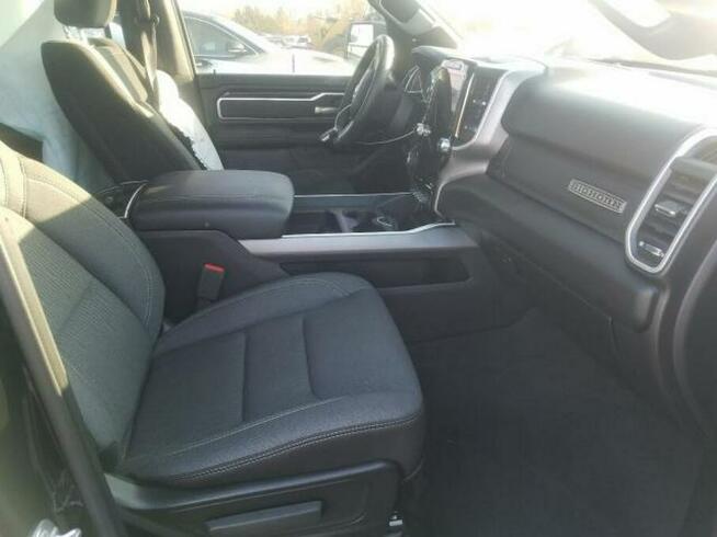RAM 1500 2020, 5.7L, 4x4, uszkodzony bok
