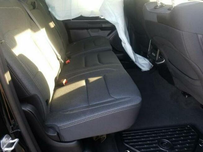 RAM 1500 2020, 5.7L, 4x4, uszkodzony bok