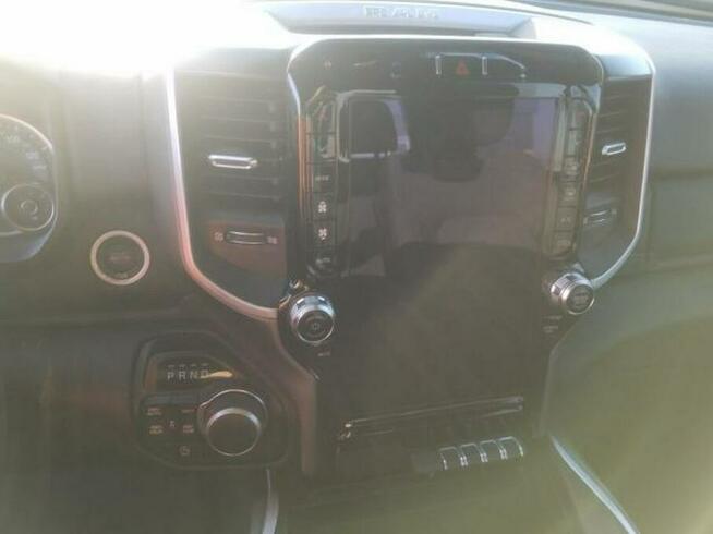 RAM 1500 2020, 5.7L, 4x4, uszkodzony bok