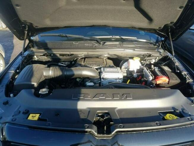 RAM 1500 2020, 5.7L, 4x4, uszkodzony bok
