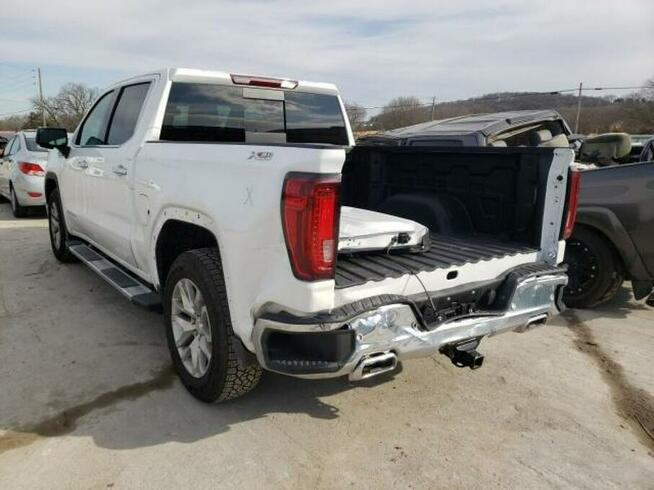 GMC Sierra 2021, 5.3L, 4x4, uszkodzony tył