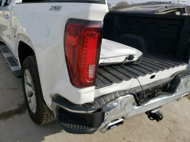 GMC Sierra 2021, 5.3L, 4x4, uszkodzony tył