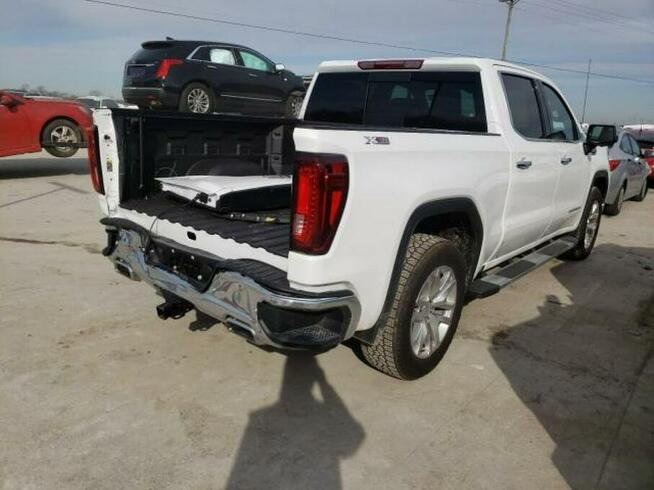 GMC Sierra 2021, 5.3L, 4x4, uszkodzony tył