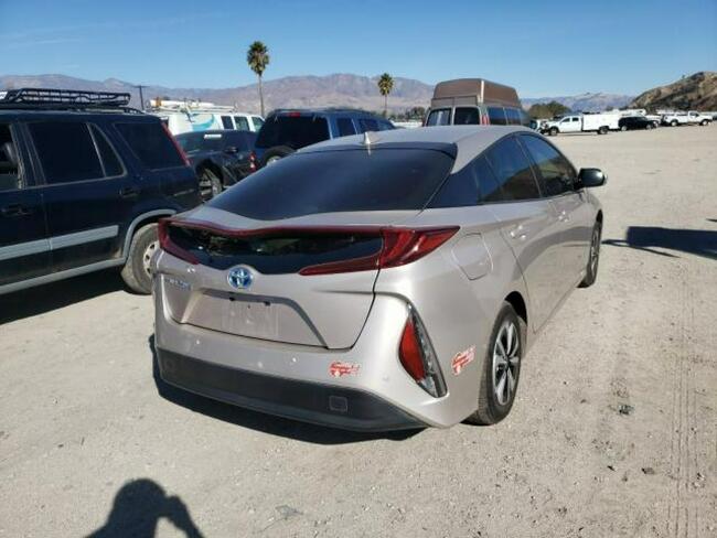 Toyota Prius PRIME, 2017, 1.8L, lekko uszkodzony przód