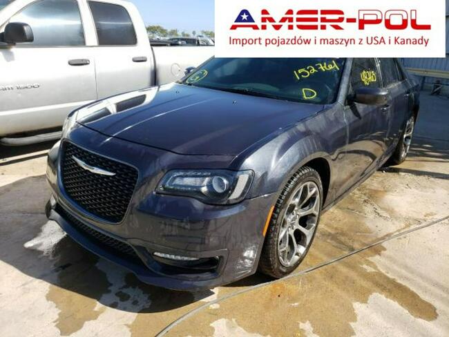 Chrysler 300C 2018, 3.6L, porysowany lakier