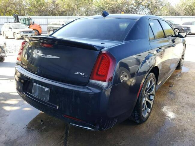 Chrysler 300C 2018, 3.6L, porysowany lakier