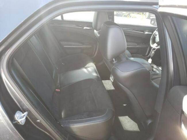 Chrysler 300C 2018, 3.6L, porysowany lakier