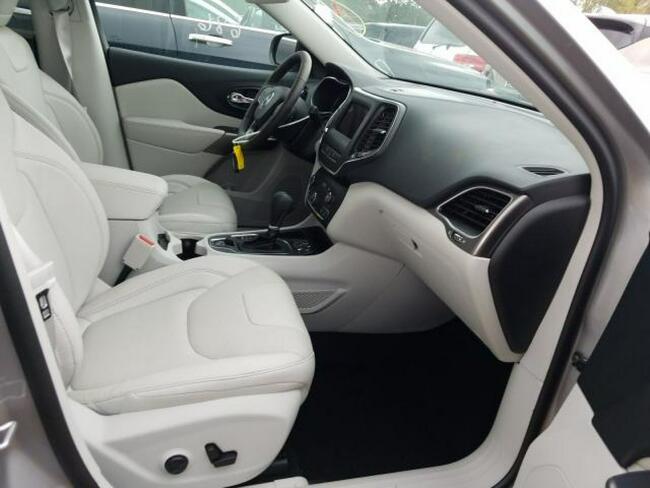 Jeep Cherokee 2020, 3.2L, Latitude Plus, porysowany lakier