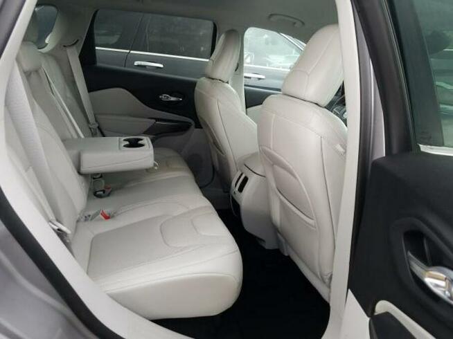 Jeep Cherokee 2020, 3.2L, Latitude Plus, porysowany lakier