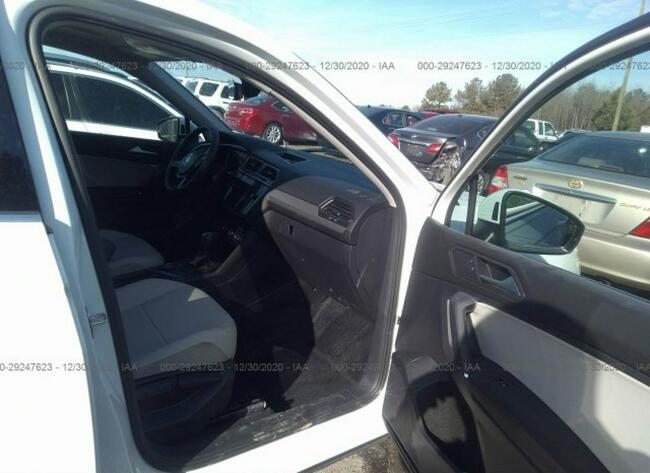 Volkswagen Tiguan 2020, 2.0L, 4x4, uszkodzony lakier