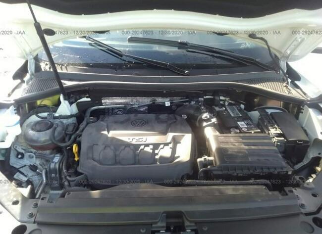 Volkswagen Tiguan 2020, 2.0L, 4x4, uszkodzony lakier