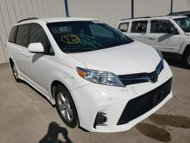 Toyota Sienna 2020, 3.5L, wersja LE, porysowany lakier