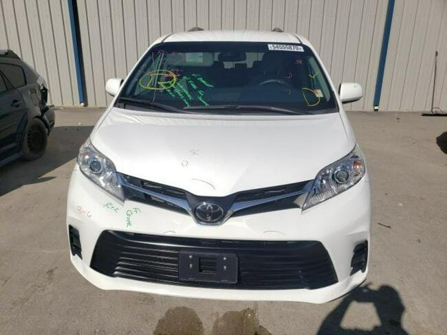 Toyota Sienna 2020, 3.5L, wersja LE, porysowany lakier