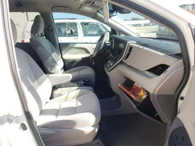 Toyota Sienna 2020, 3.5L, wersja LE, porysowany lakier